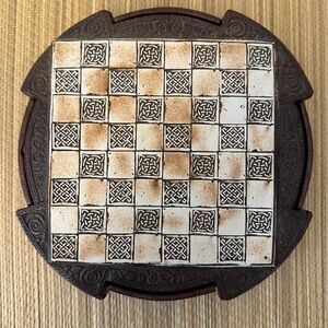 Isle of Lewis Chess Set Compact 8.5” Resin Chess Cabinet and Chessmen Brown UK